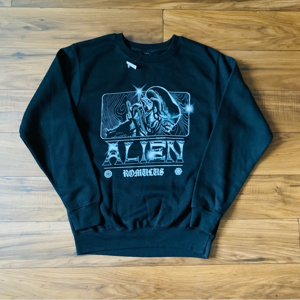 NWOT Boxlunch Exclusive Alien Romulus Xenomorph Chrome Sweater Men’s Size S